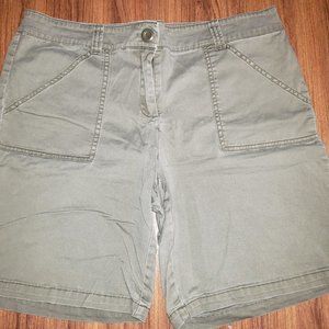 New York and Company 5'  Cargo Shorts